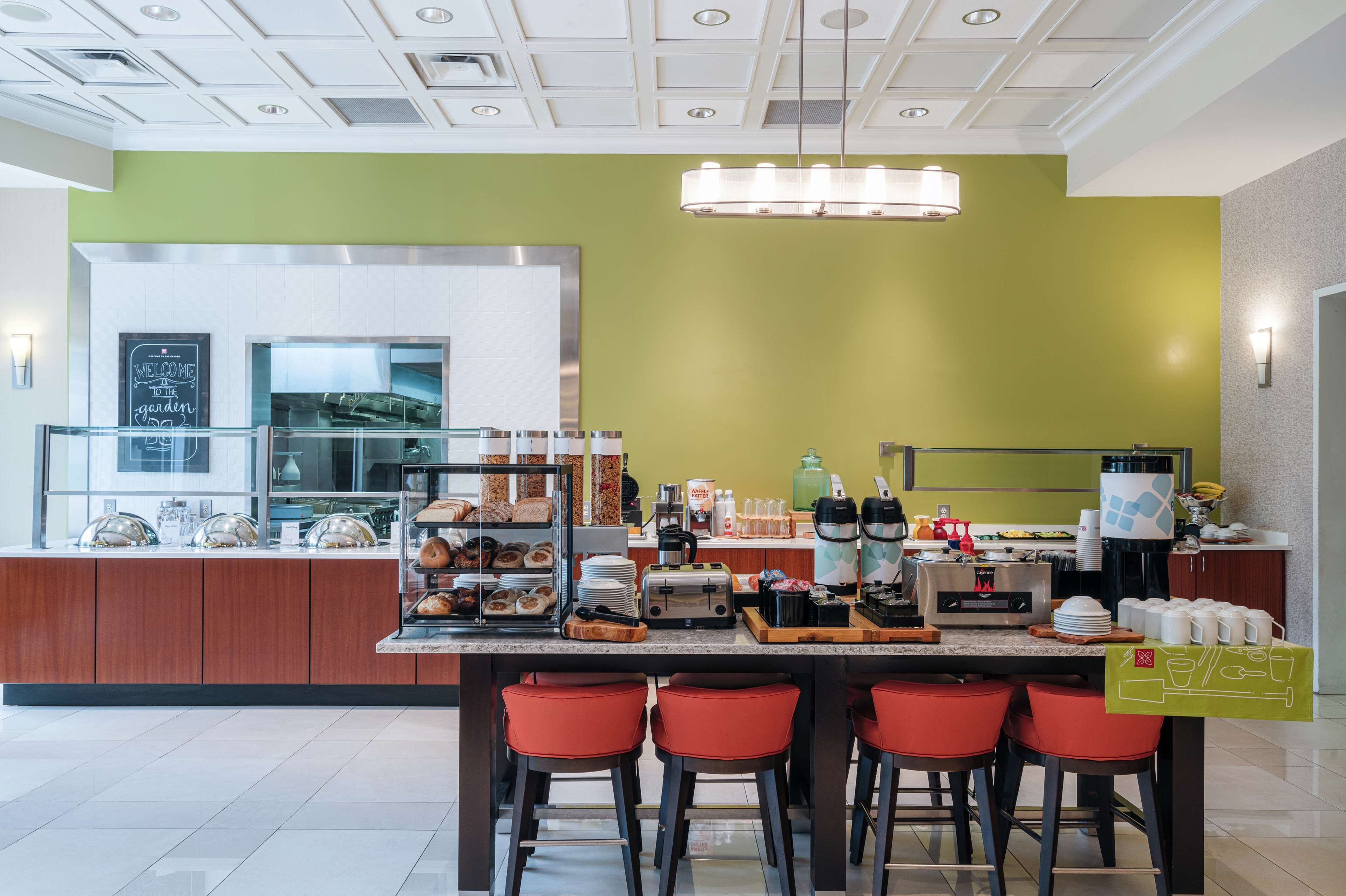 Desayuno todos los días (con cargo) 