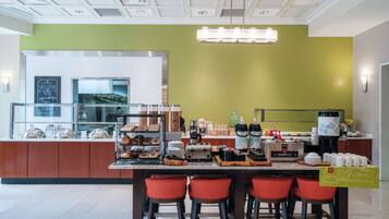 Desayuno todos los días (con cargo)