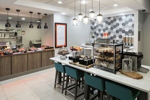 Tägliches nach Wunsch zubereitetes Frühstück gegen Gebühr