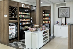 Snack bar - Hilton Garden Inn DFW North Grapevine (Grapevine)