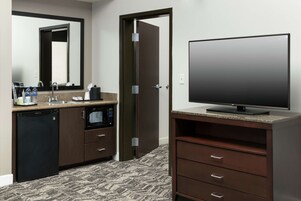 Suite, 1 Bedroom, Accessible (Roll-in Shower) | Premium bedding, desk, laptop workspace, blackout drapes