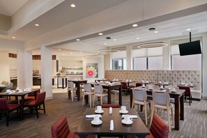 Breakfast and dinner served - Hilton Garden Inn Charlotte/Ayrsley (Charlotte)