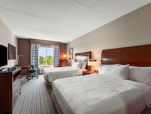 Ropa de cama de alta calidad y caja de seguridad en la habitación