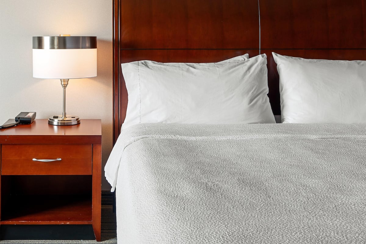 Premium bedding, in-room safe, desk, iron/ironing board