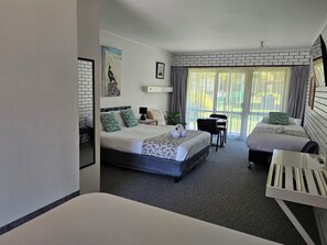 Ropa de cama de alta calidad y tabla de planchar con plancha