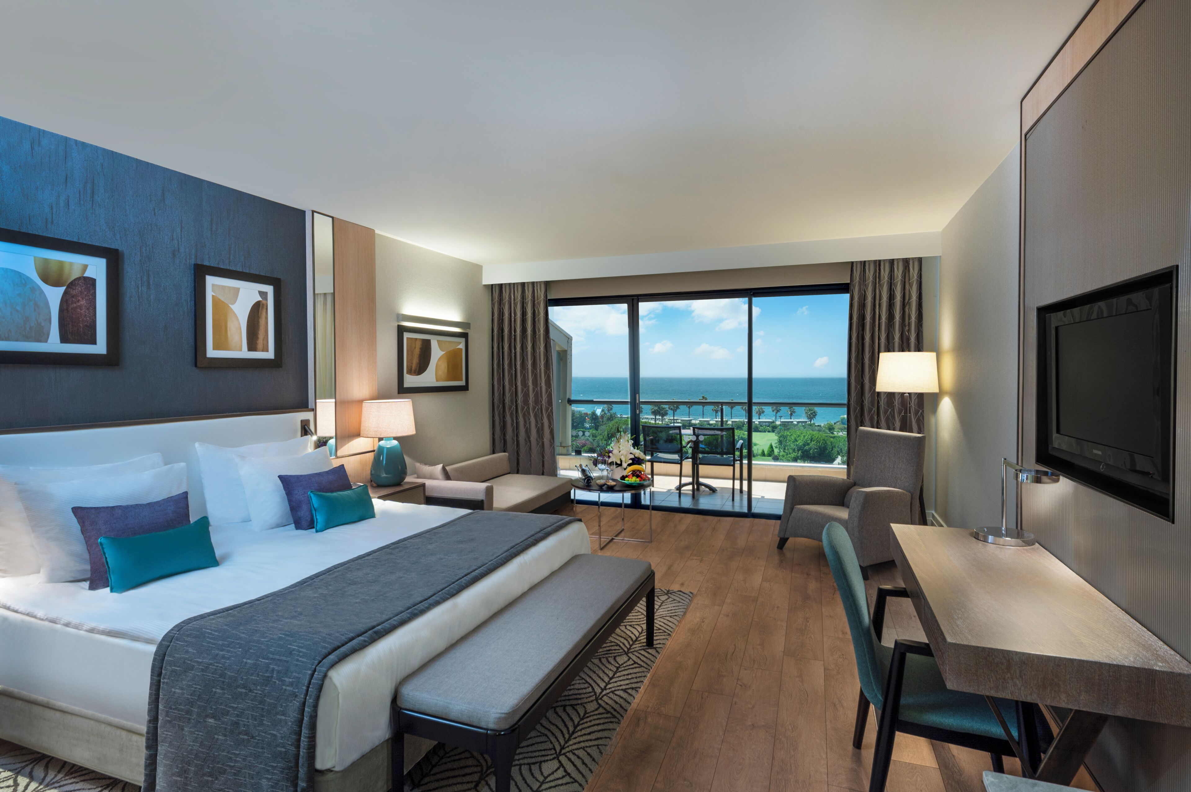 Deluxe Room with Side Sea View