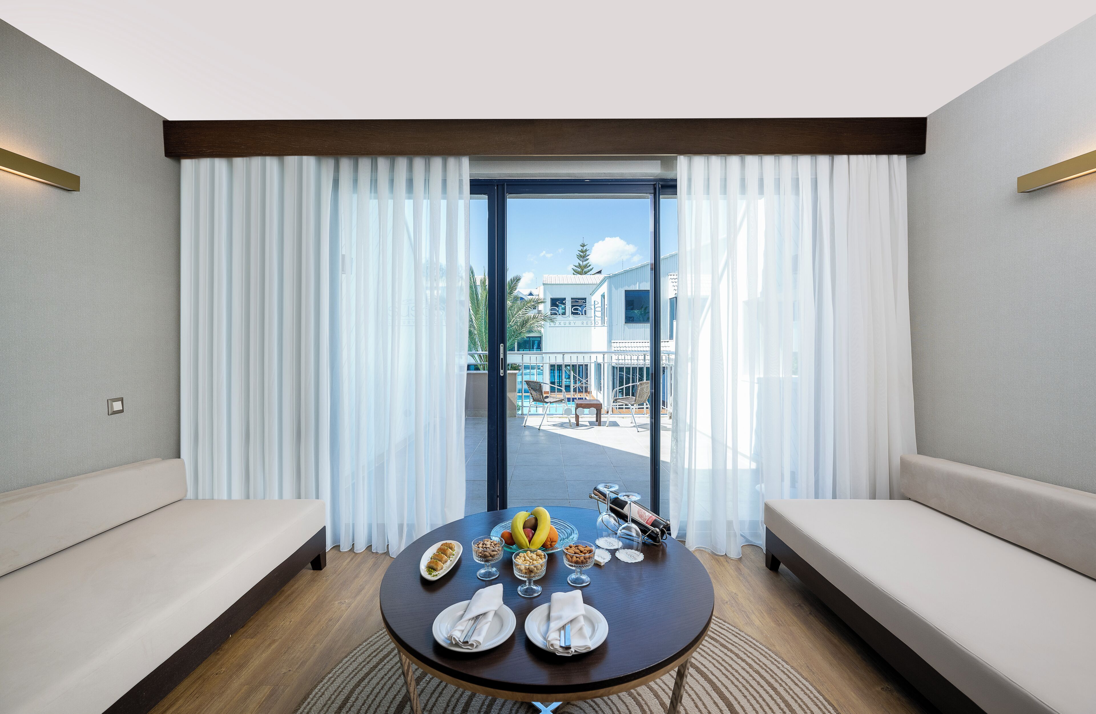 Deluxe Superior Pool Access