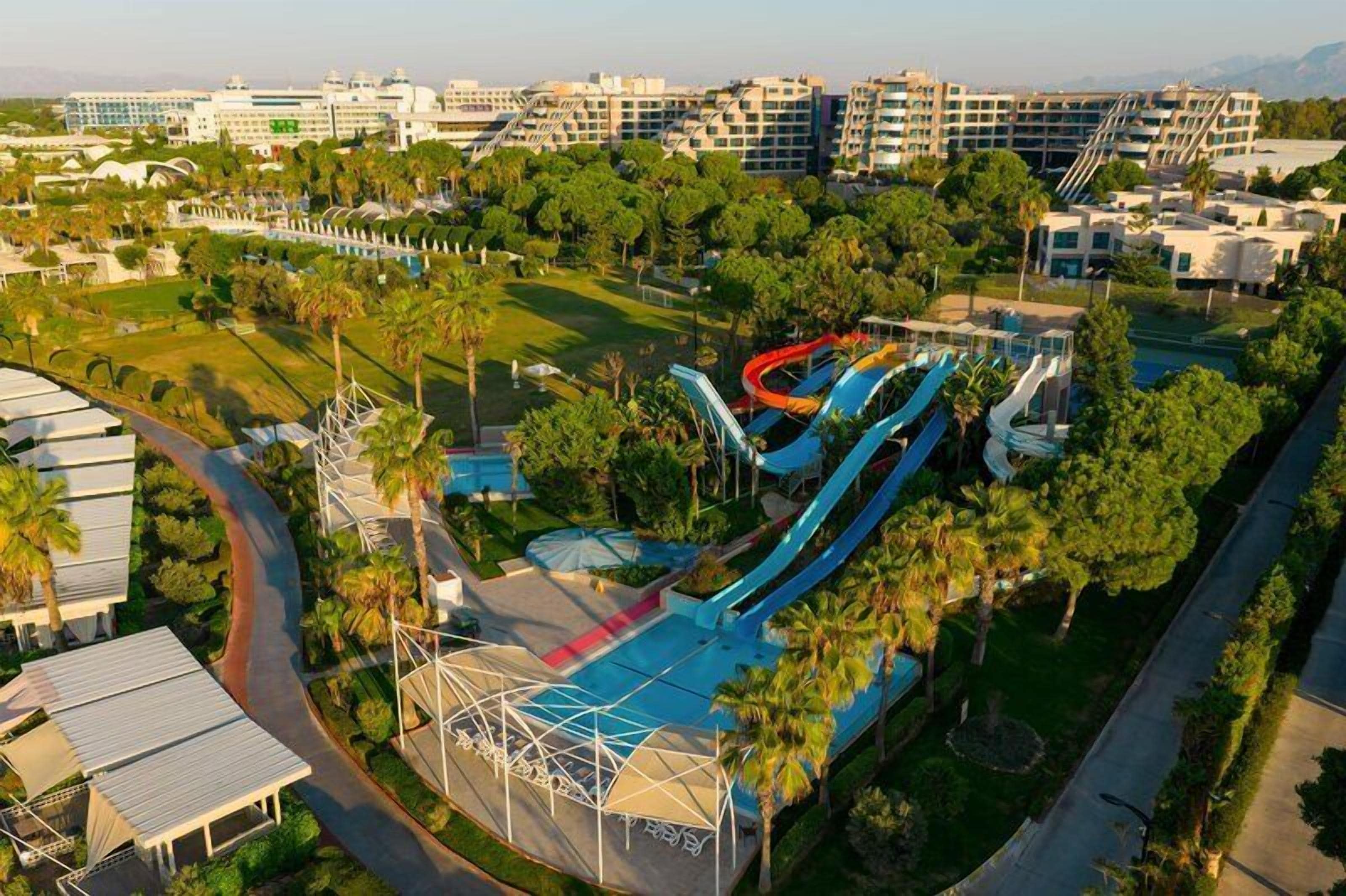 2 indoor pools, 5 outdoor pools, pool umbrellas, pool loungers