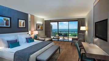 Deluxe Room with Side Sea View | Egyptiske bomuldslagner, premium-sengetøj, Select Comfort-senge, minibar