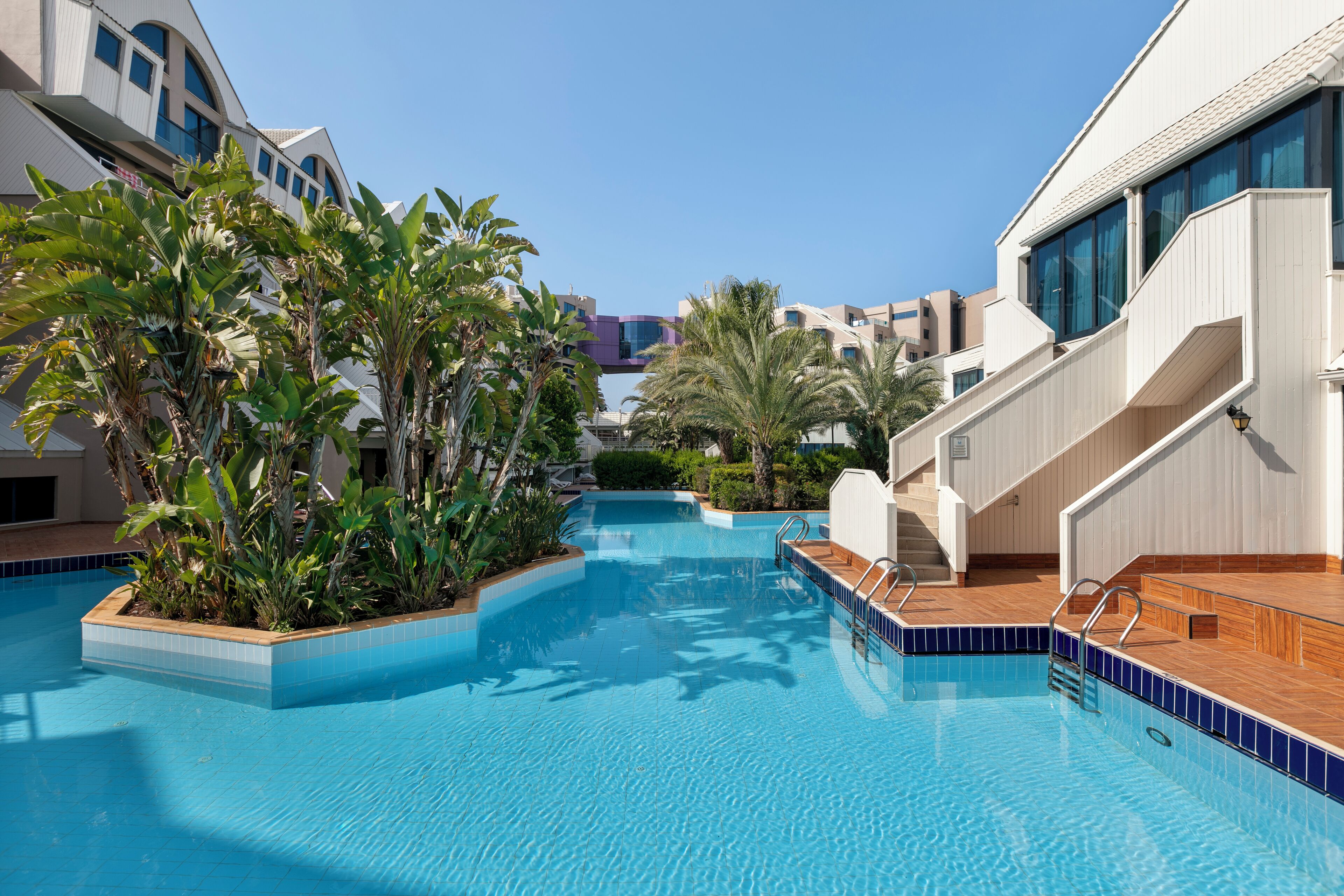 Lake Suite Swim Up | Front of property