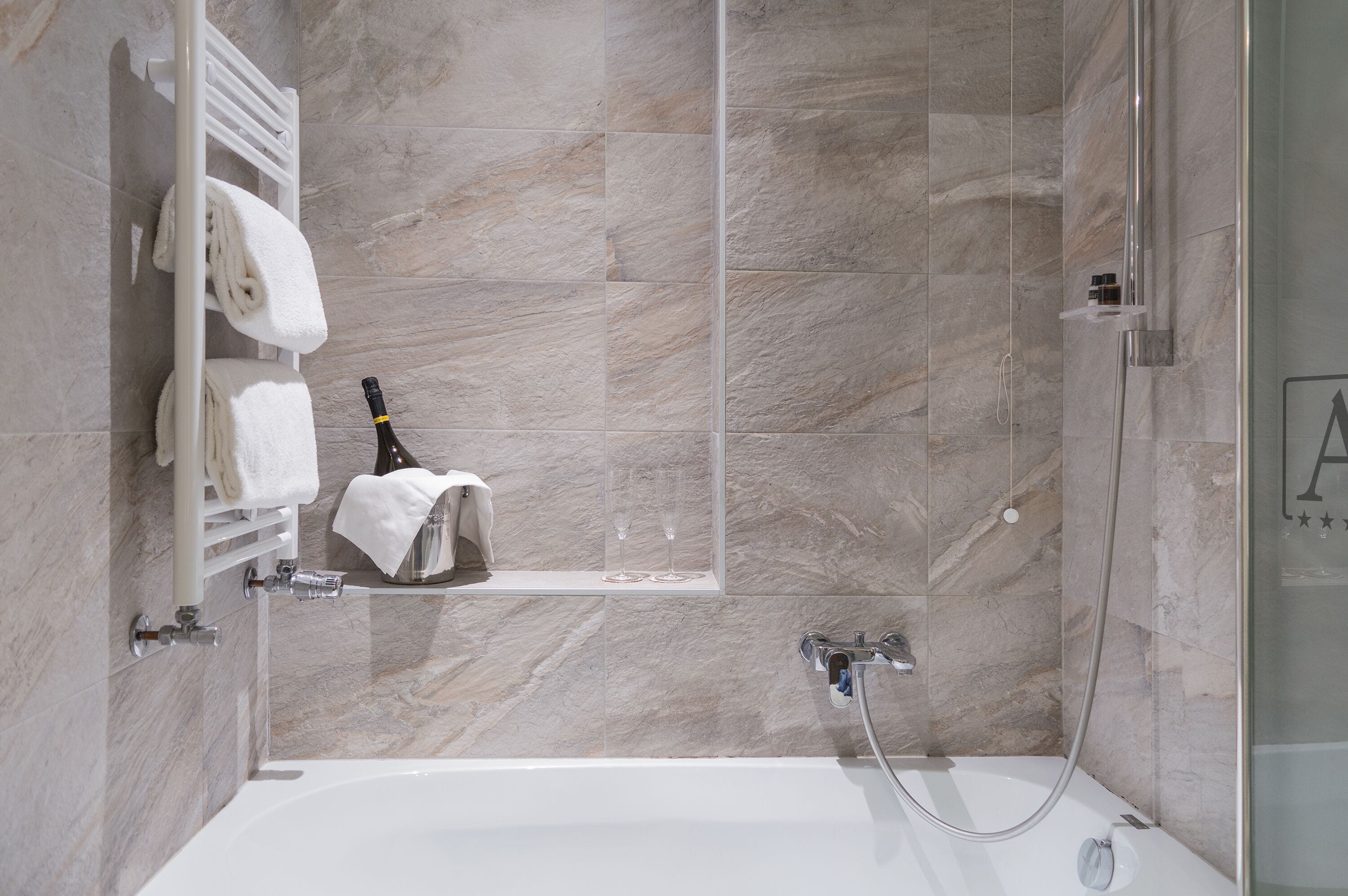 superior double or twin room | bathroom | free toiletries, hair dryer, bidet, towels