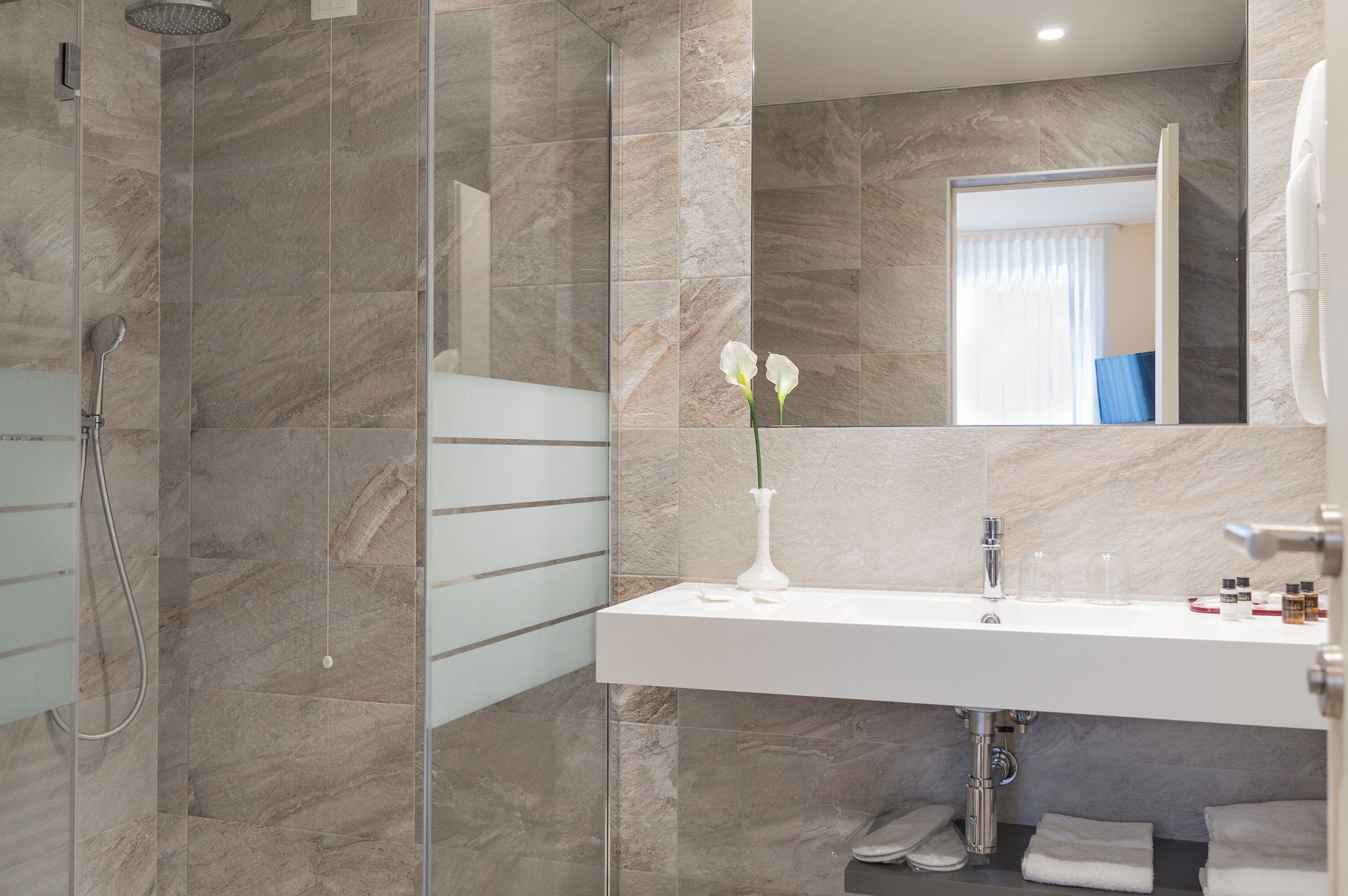 Dobbelt- eller tomannsrom | Bad | Toalettartikler (inkludert), hårføner, bidé og håndklær