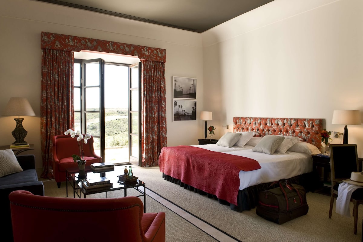 Junior Suite with Spa Access | 5 chambres, minibar, coffres-forts dans les chambres, bureau