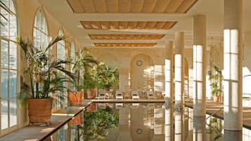 Salas de tratamiento para parejas, un sauna, baño turco