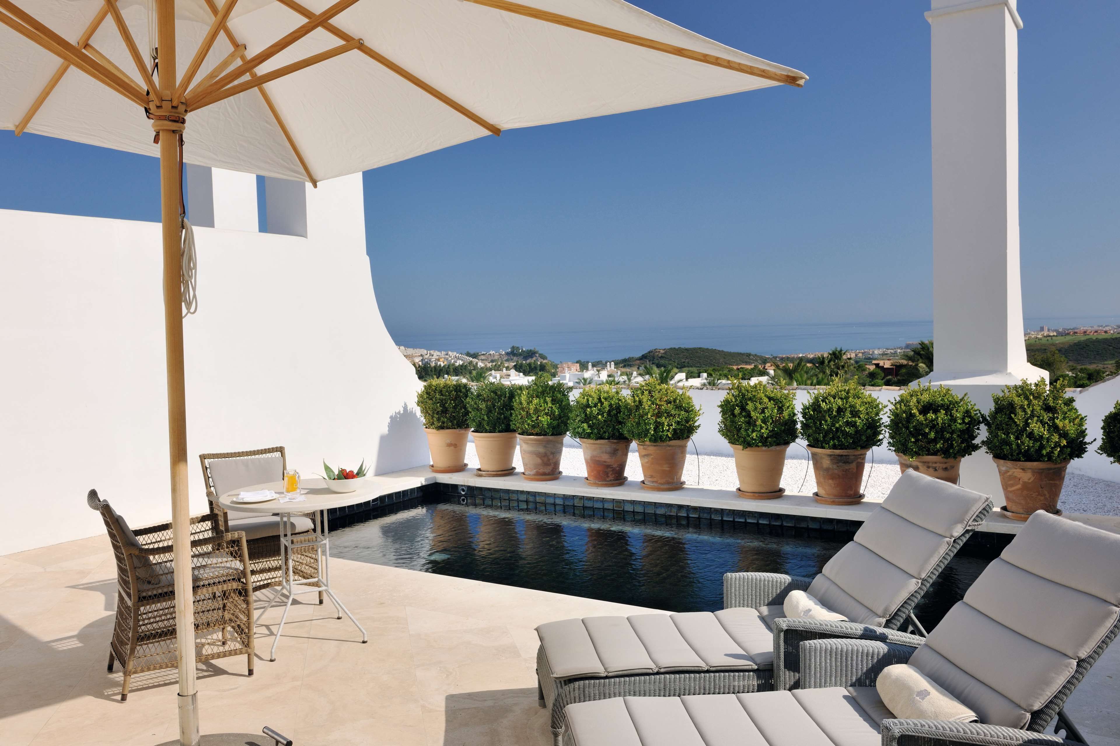 Suite with Private Pool & Spa Access | Sengetøy i egyptisk bomull, sengetøy av topp kvalitet og dundyner