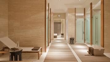 Salas de tratamiento para parejas, un sauna, baño turco