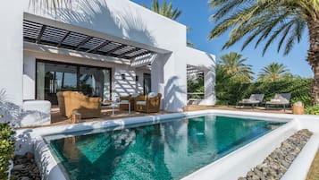 5 bedrooms, Egyptian cotton sheets, premium bedding, down duvets