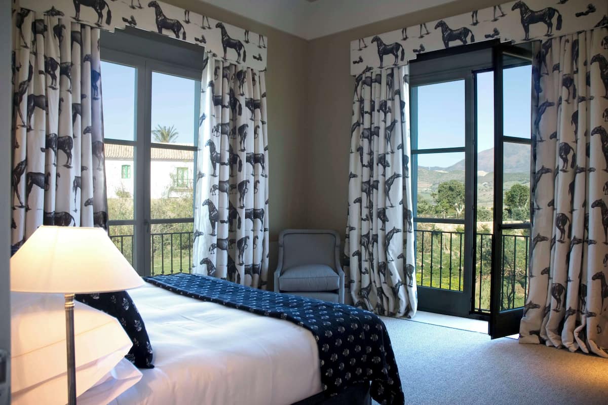5 bedrooms, minibar, in-room safe, desk