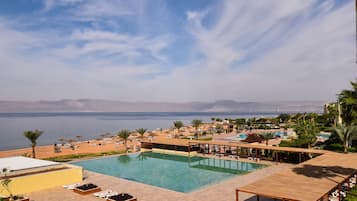 5 outdoor pools, pool loungers