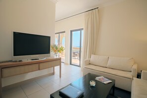 Free minibar, in-room safe, desk, blackout drapes - Grand Tala Bay Resort, Aqaba (Aqaba)