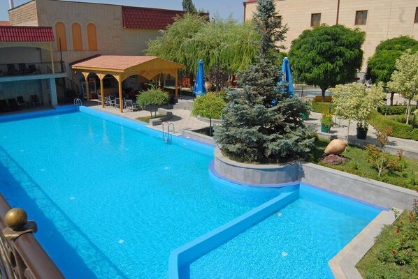 Indoor pool, seasonal outdoor pool