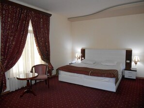 Quarto solteiro | Frigobar, cofres nos quartos, escrivaninha, quartos à prova de som