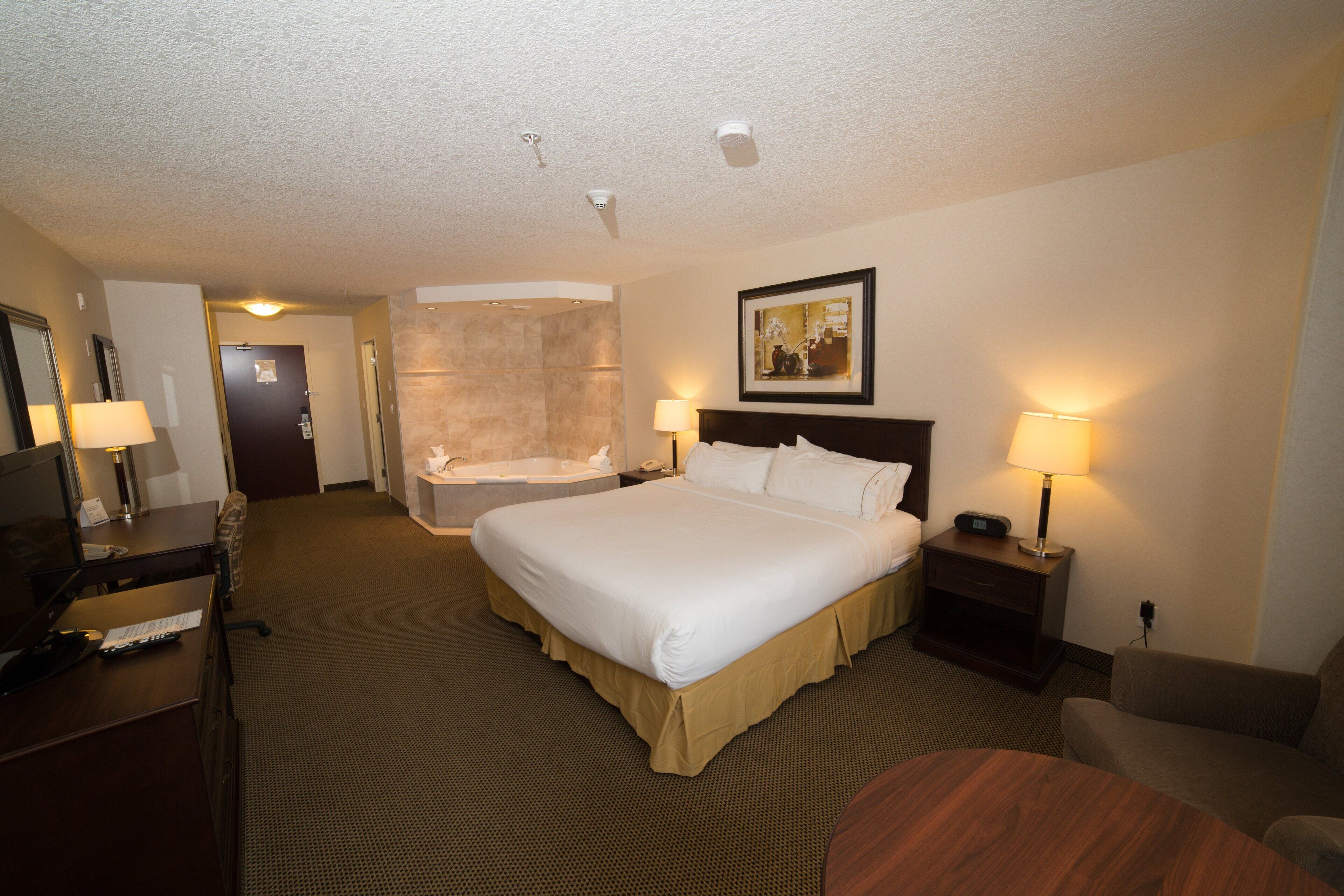 Standard Room, 1 King Bed, Accessible, Jetted Tub | In-room safe, desk, iron/ironing board, rollaway beds (surcharge)