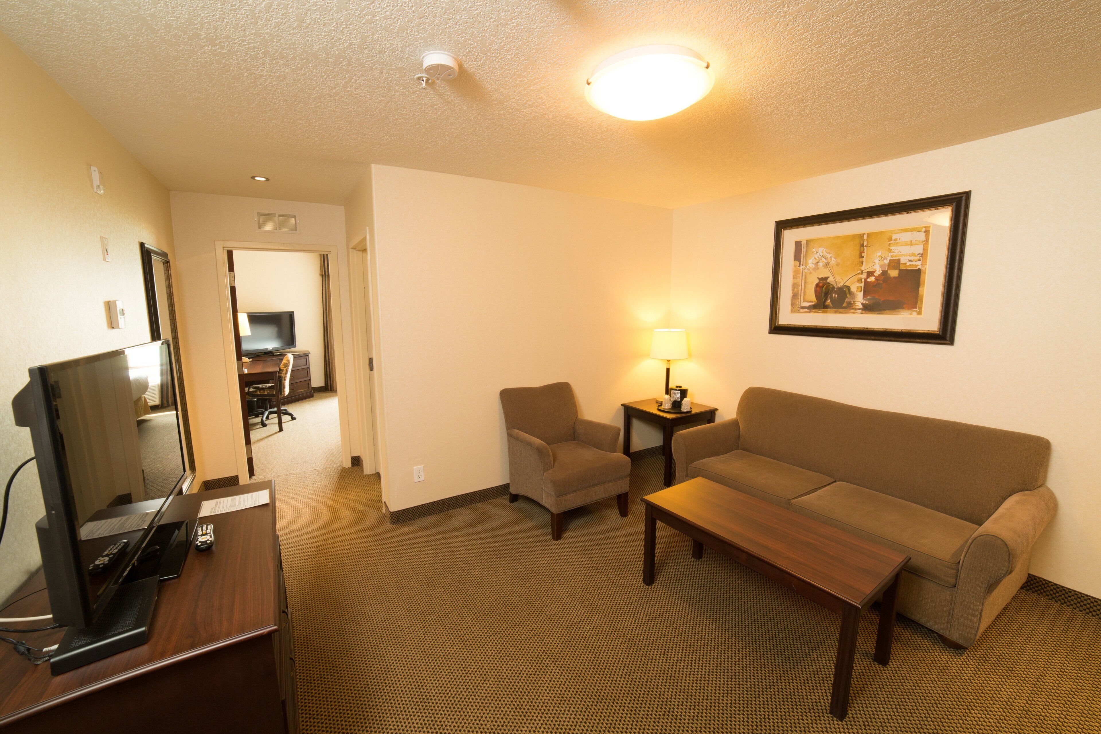suite, 1 king bed, microwave | 1 bedroom, in-room safe, desk, iron/ironing board