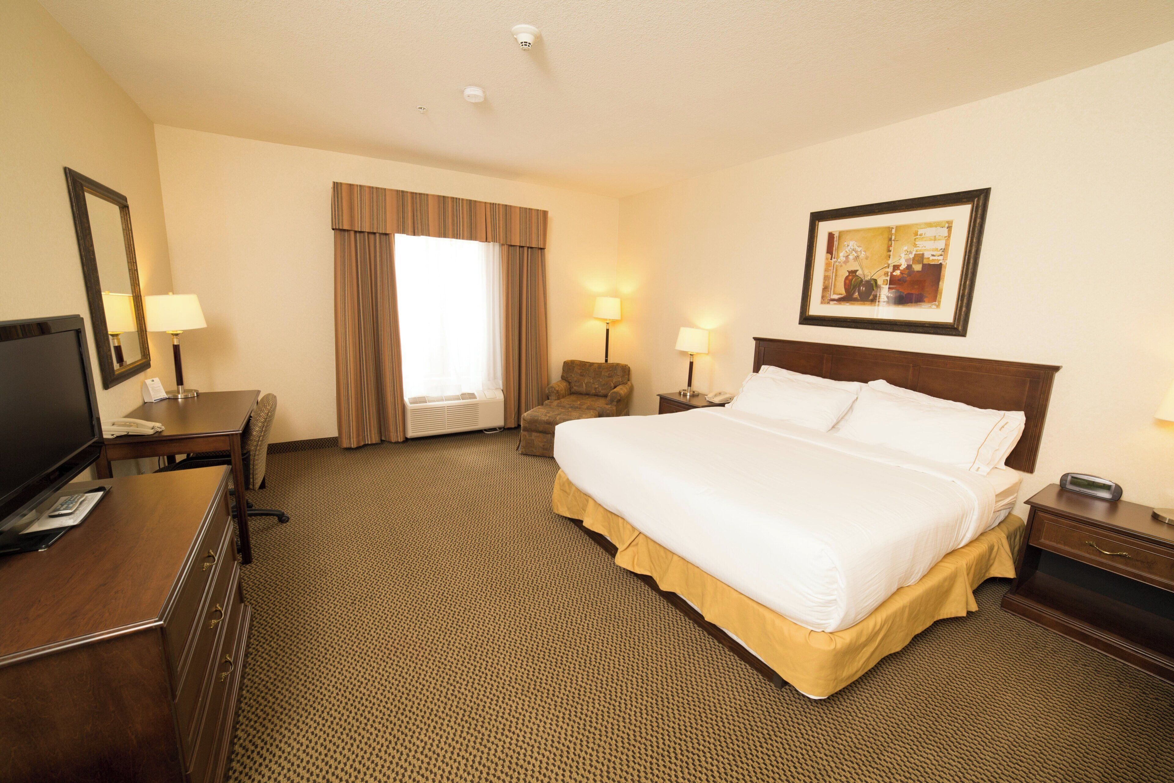 In-room safe, desk, iron/ironing board, rollaway beds (surcharge)