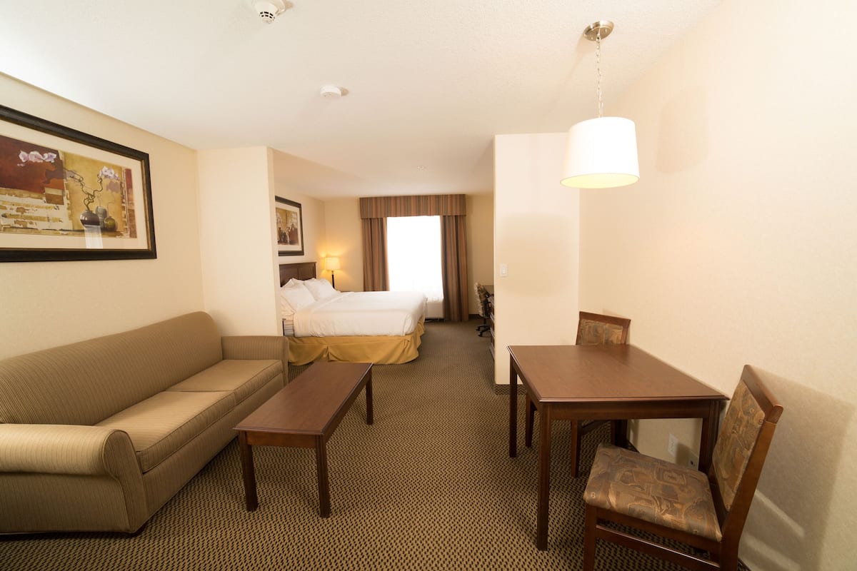 Suite, 1 King Bed | In-room safe, desk, iron/ironing board, rollaway beds (surcharge)