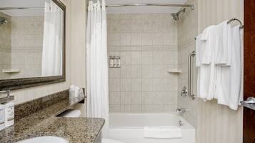 Secador de pelo, toallas