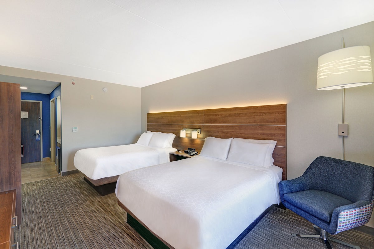 Kamar Standar, 2 Tempat Tidur Queen | Seprai premium, bantalan ekstra lembut, brankas, dan meja kerja