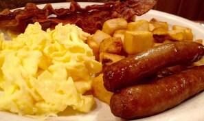 Café da manhã completo grátis todos os dias