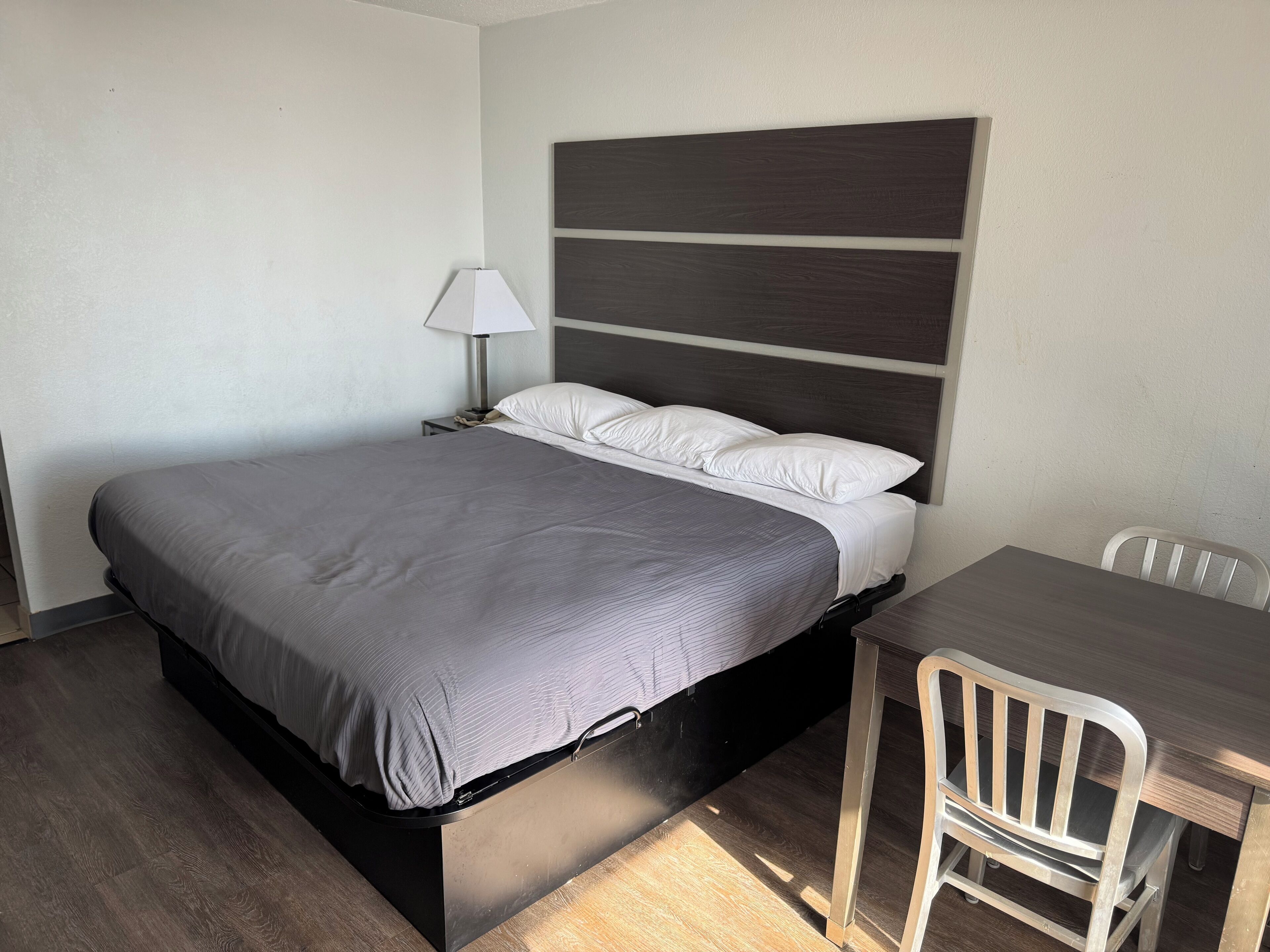 Room, 1 King Bed, Smoking, Refrigerator & Microwave | Desk, free WiFi, bed sheets