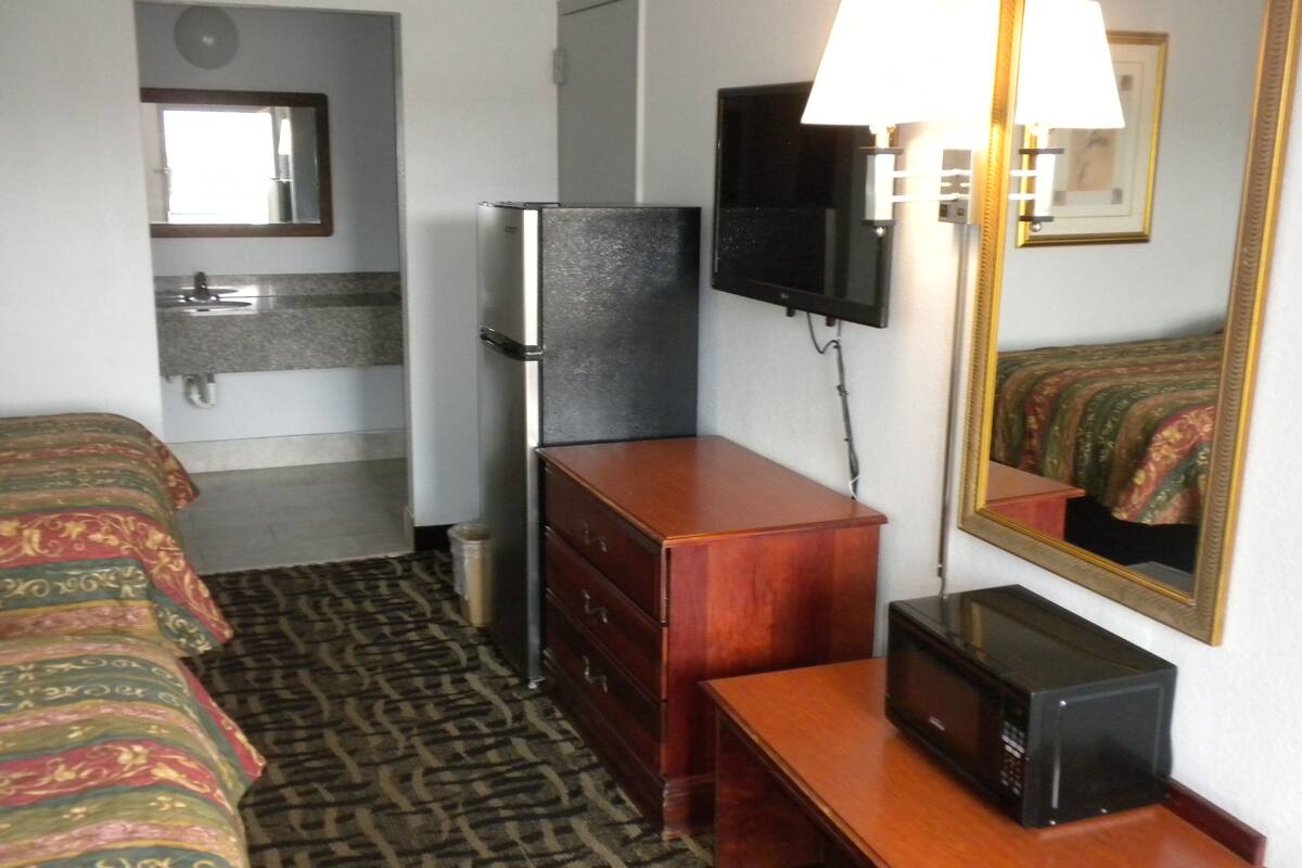 Economy Double Room, 2 Double Beds, Smoking | 1 bedroom, desk, free WiFi, bed sheets