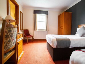 Standard Twin Room | Iron/ironing board, free WiFi