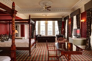 Suite | Escritorio, tabla de planchar con plancha, cunas gratuitas y wifi gratis