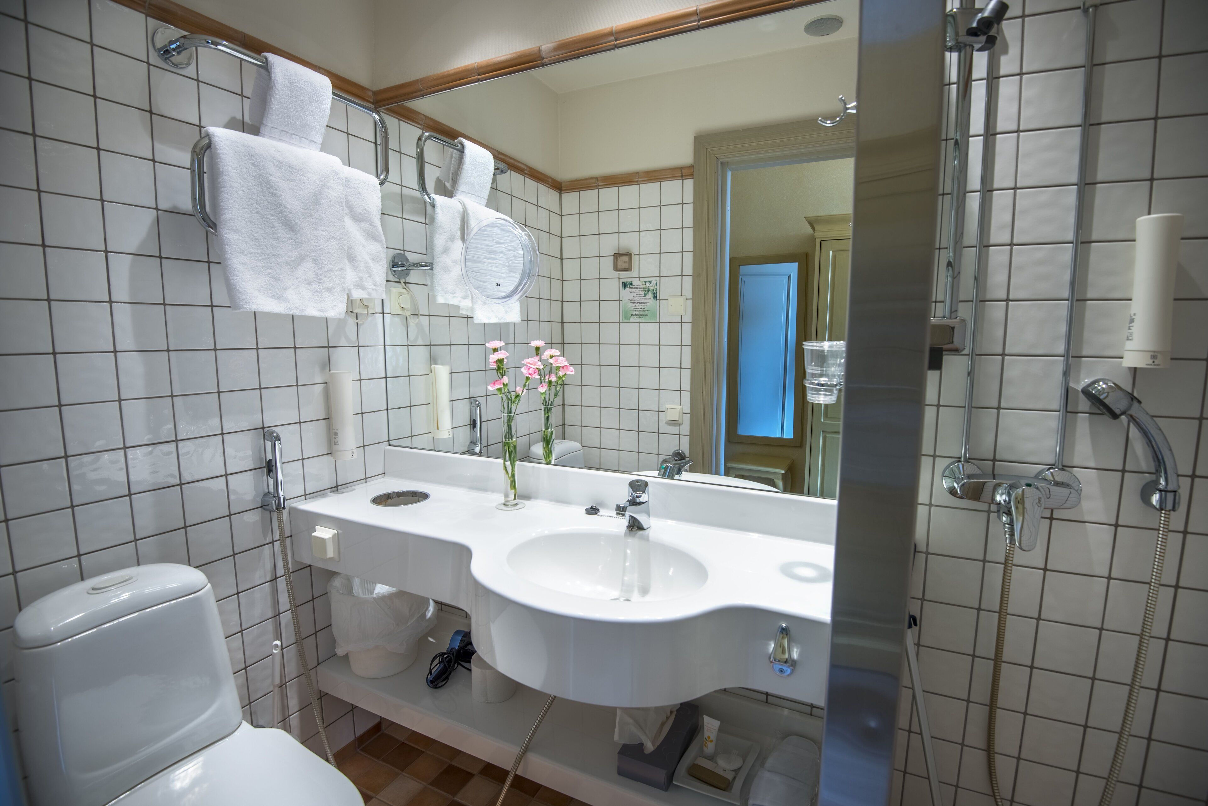 standard single room | premium bedding, minibar, in-room safe, desk