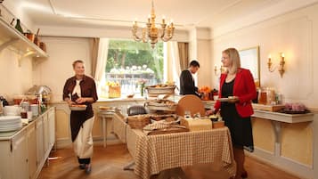 Free daily buffet breakfast