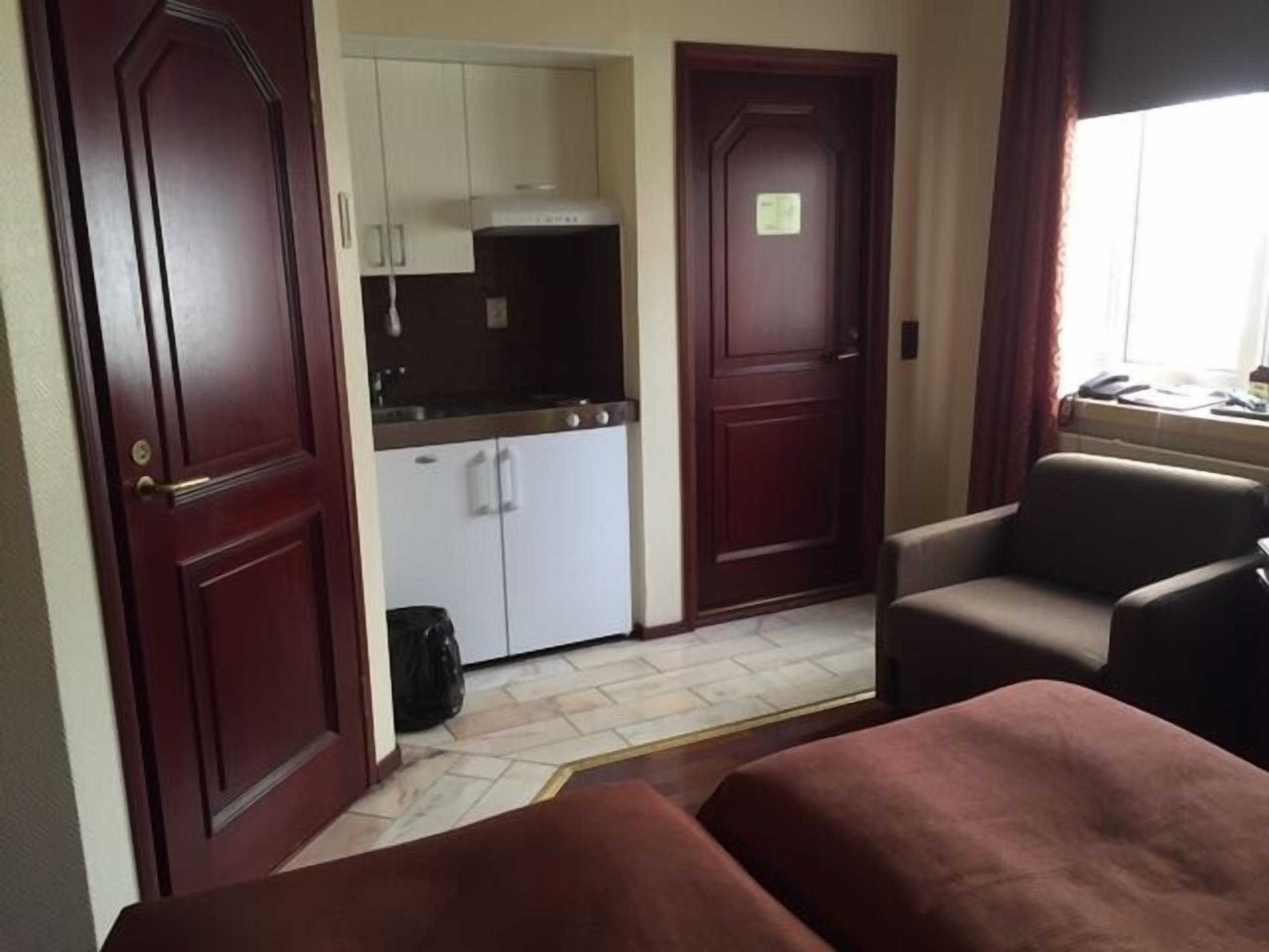 studio, kitchenette | premium bedding, minibar, in-room safe, desk