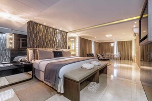 Minibar, két bảo mật tại phòng, bàn 