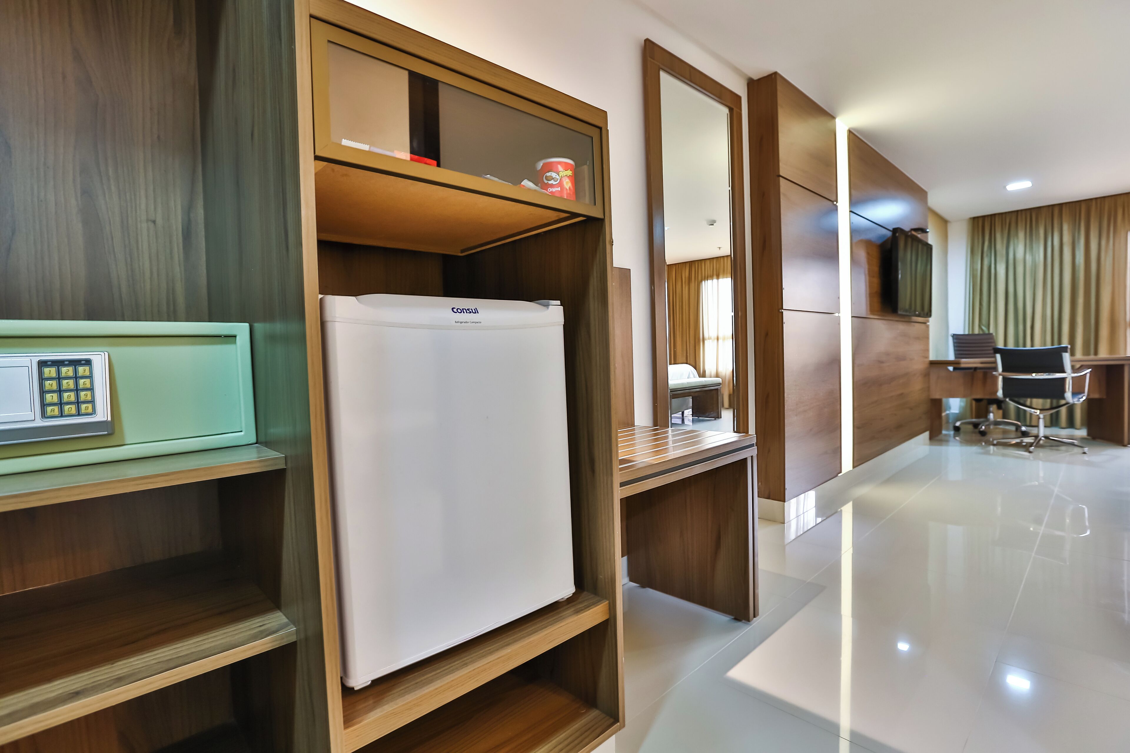 deluxe suite, 1 king bed | 1 bedroom, minibar, in-room safe, desk