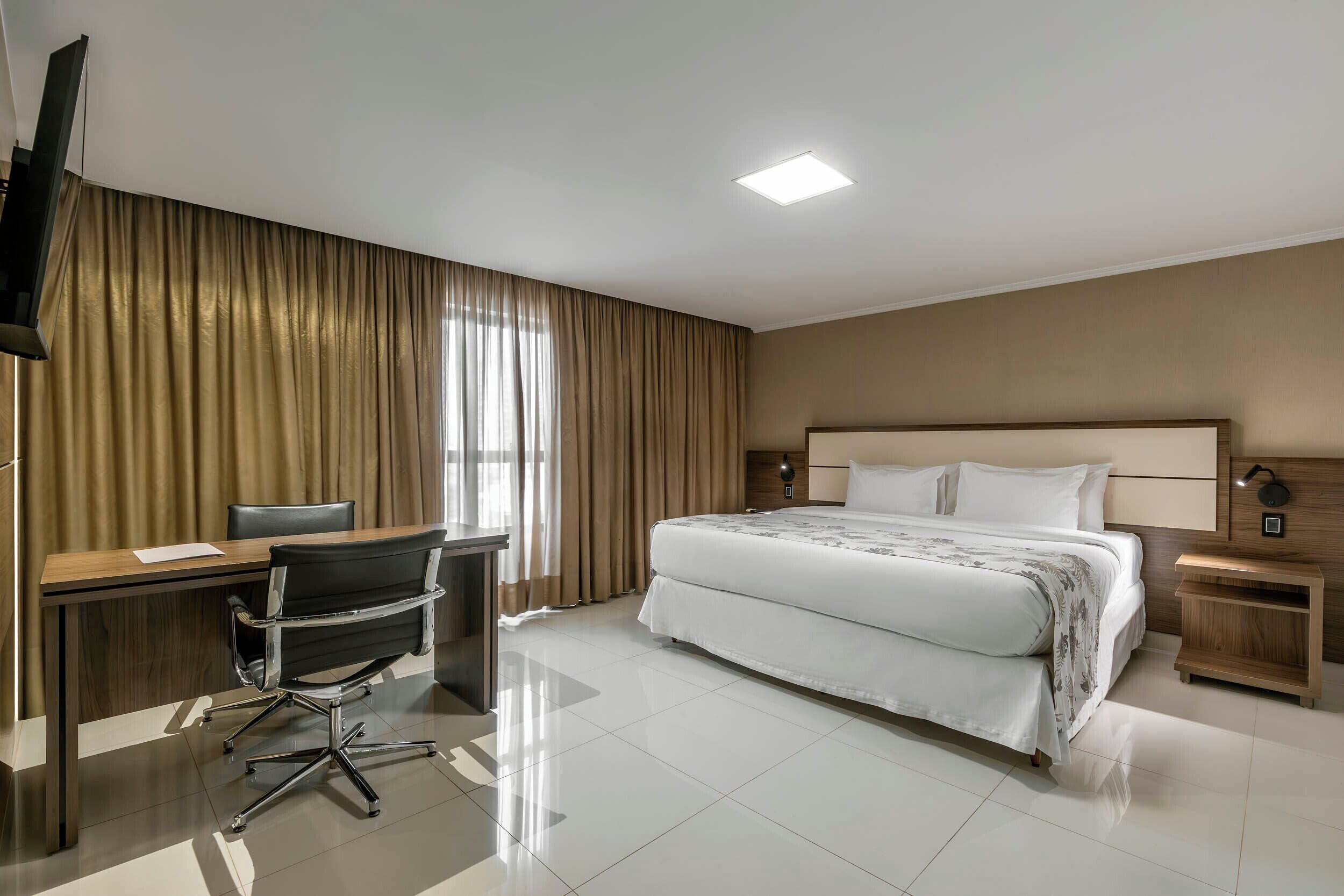 Habitación doble Deluxe | Minibar, caja de seguridad en la habitación, escritorio y wifi gratis 