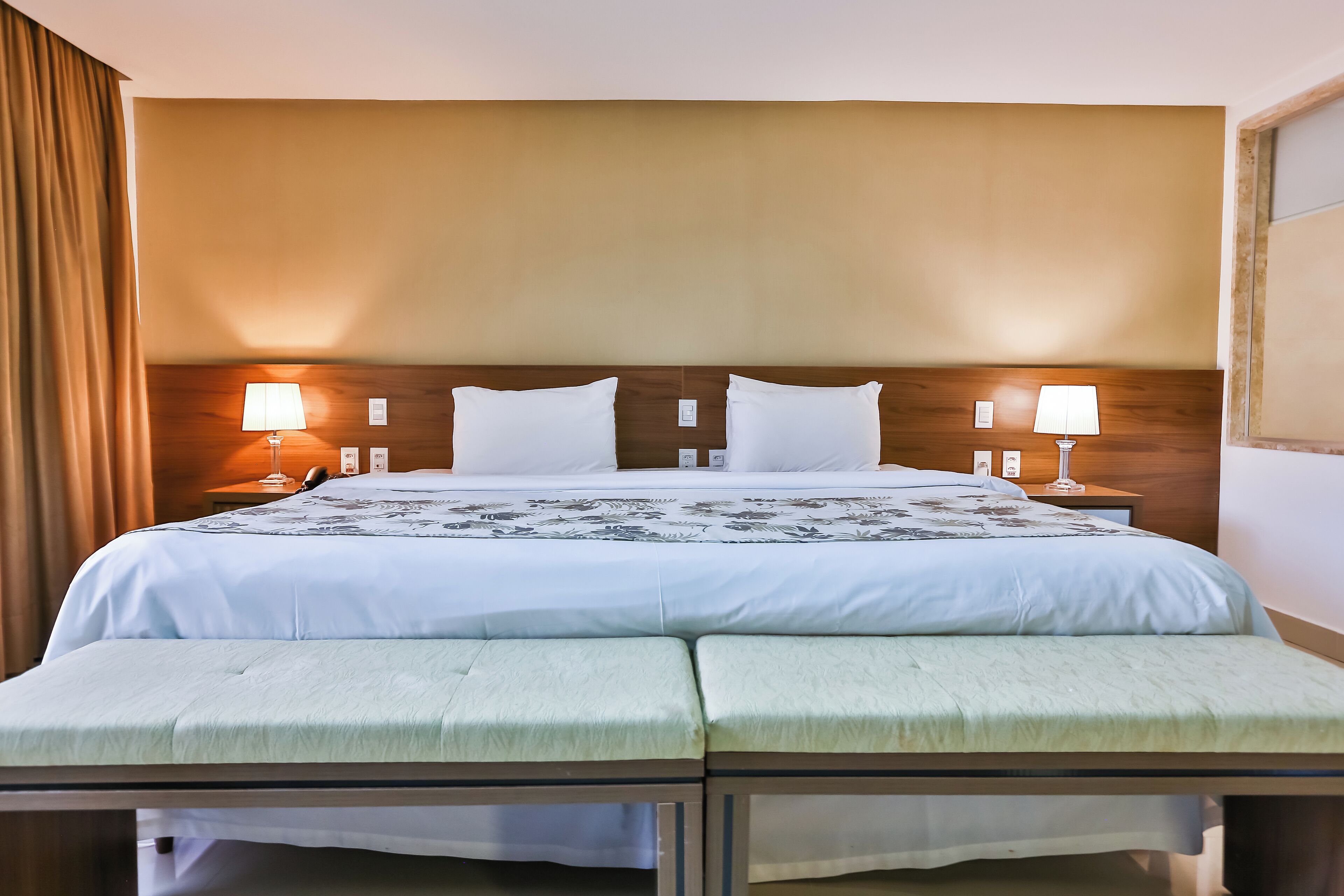 deluxe suite, 1 king bed | 1 bedroom, minibar, in-room safe, desk