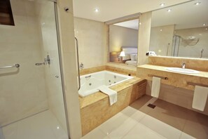 Phòng Suite Deluxe, 1 giường cỡ king | Bồn t  ắm spa riêng
