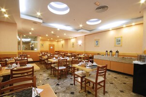 Desayuno bufé gratuito y diario