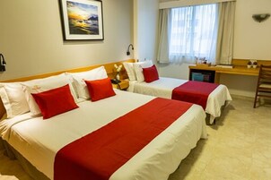 Habitación triple superior, 3 camas individuales | Ropa de cama hipoalergénica, minibar, caja fuerte