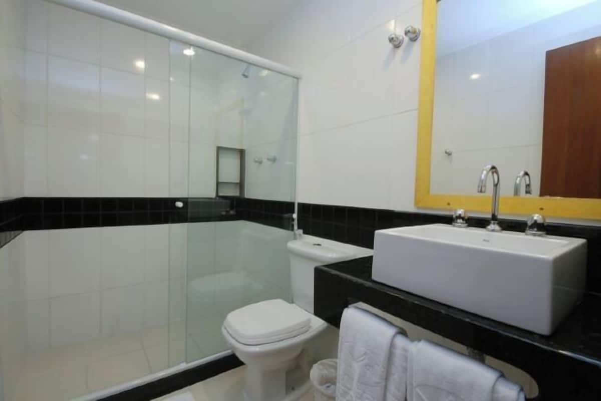 Baño | Regadera, amenidades de baño gratuitas, secadora de cabello, toallas