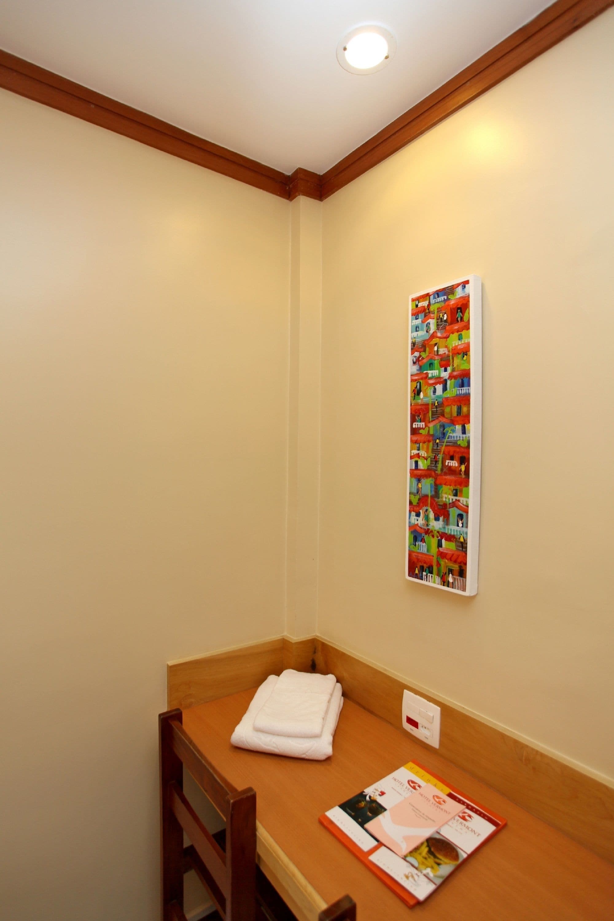 superior triple room, 3 single beds | in-room business centre