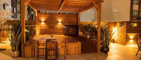 Body treatments, hot stone massages, reflexology, 5 treatment rooms